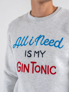 SUPERCULTURE Felpa girocollo felpata con ricamo All i Need is my gin tonic A1357 Grigio Nike (4)