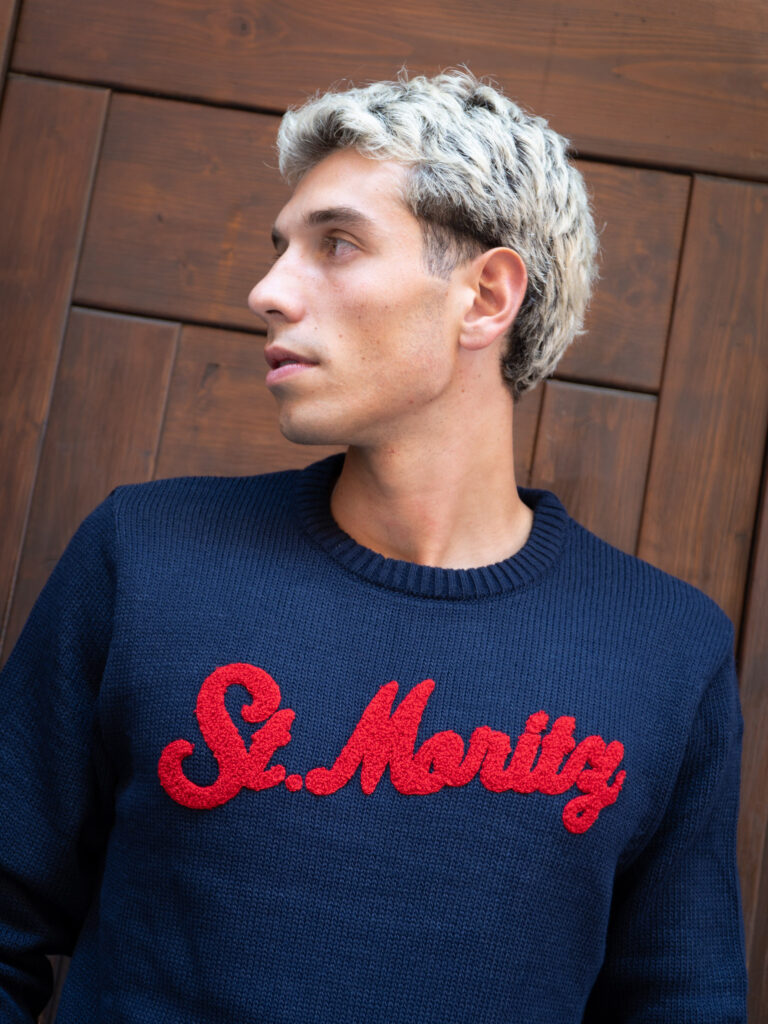 SUPERCULTURE Maglione girocollo basico con ricamo ST.MORITZ AK5011 Blu 2 1 Outfit