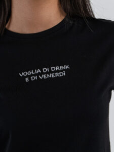 SUPERCULTURE T-shirt da donna boxy fit con ricamo VOGLIA DI DRINK AW1531 Nero (3)