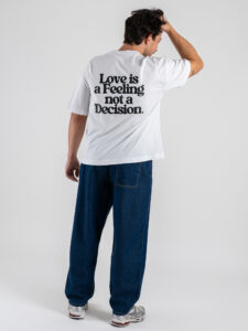 CHOOSE T-shirt Boxy Regular Love is a Feeling not a Decisions Bianco-Nero (5)