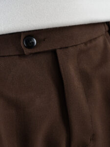 ESTASI Pantalone chinos morbido in poliviscosa con coulisse e bottone in vita MBAPPE’ INV Cioccolato (3)