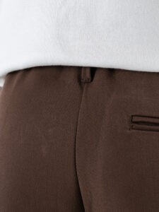 ESTASI Pantalone chinos morbido in poliviscosa con coulisse e bottone in vita MBAPPE’ INV Cioccolato (5)