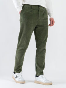 ESTASI Pantalone comodissimo in velluto a costine con pinces ed elastico in vita BECKHAM VEL Verde1