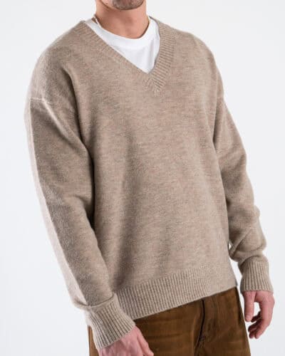 Maglione regular in misto lana con scollo a V 86202 Camel