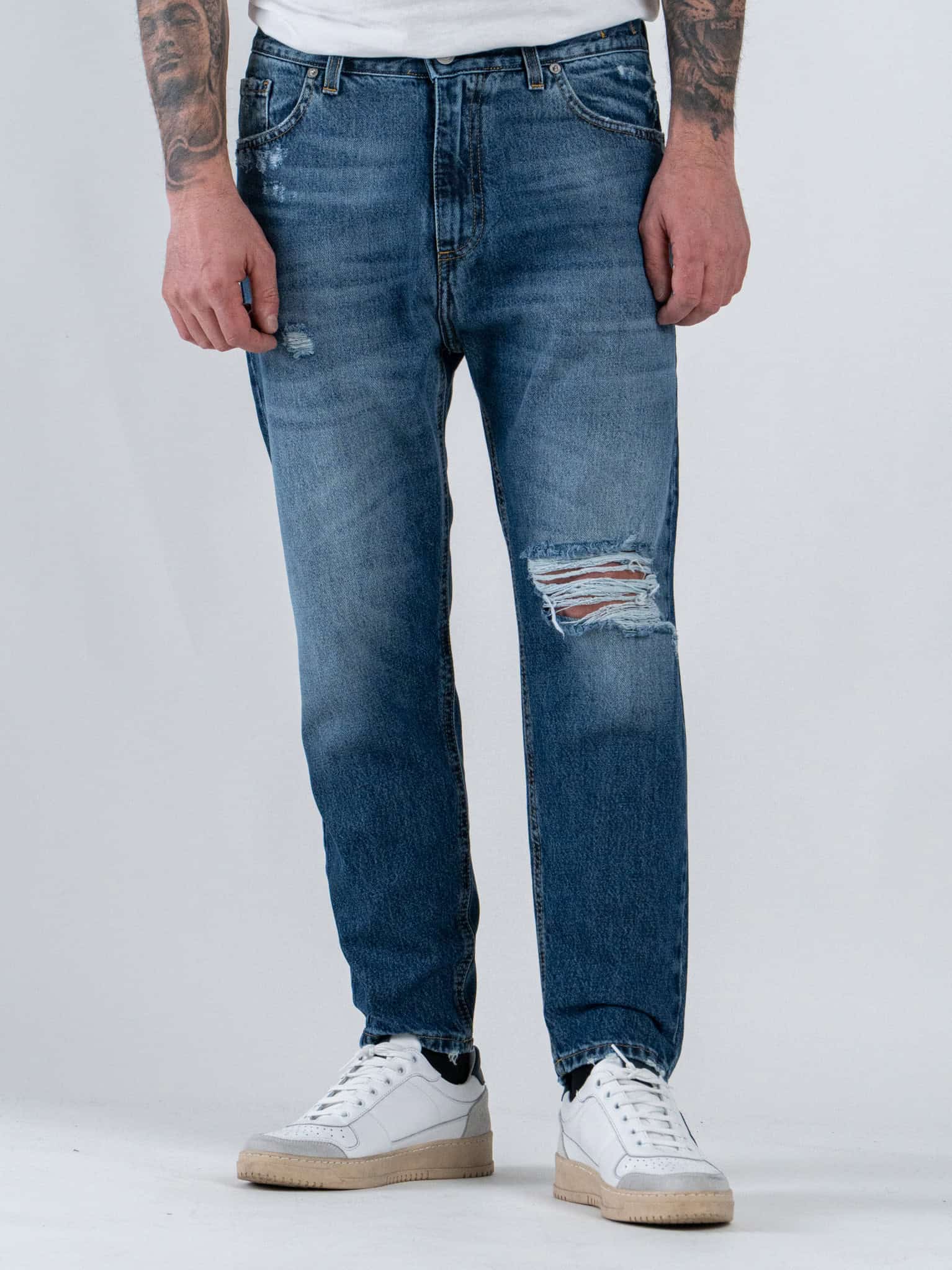 ESTASI Jeans carrot fit slavato con rotture FIGO Dark Blue