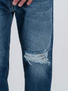 ESTASI Jeans carrot fit slavato con rotture FIGO Dark Blue (3)