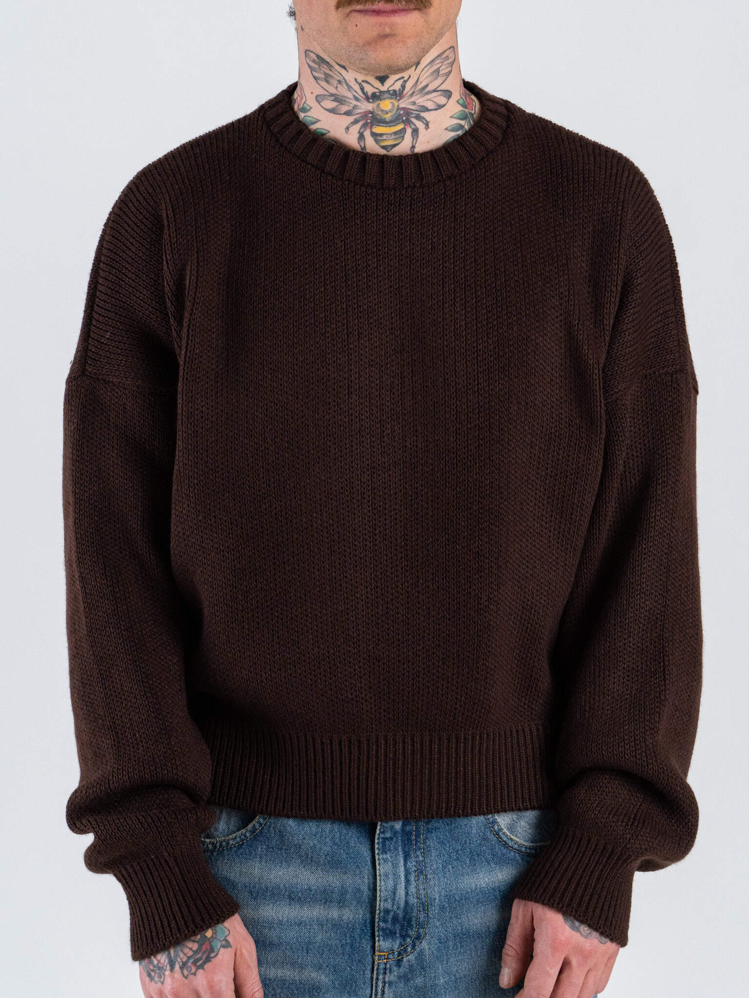 ESTASI Maglione girocollo regular crop NADAL Marrone