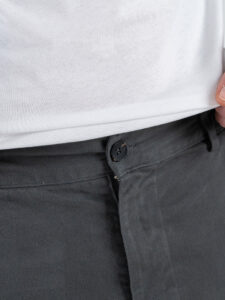 ESTASI Pantalone loose fit in cotone con elastico in vita BAGGIO Asfalto (3)