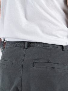 ESTASI Pantalone loose fit in cotone con elastico in vita BAGGIO Asfalto (5)