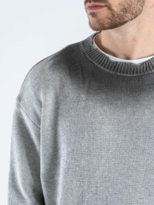 Maglione in cotone crop sfumato con strappi sul fondo 1272 Grigio (4)
