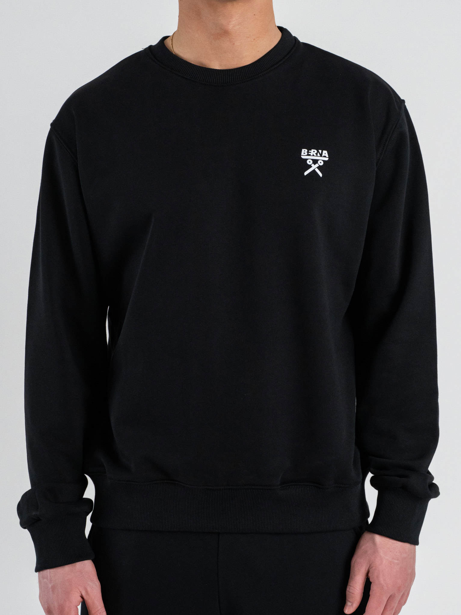 BERNA Felpa regular girocollo in cotone leggero 261053 Nero