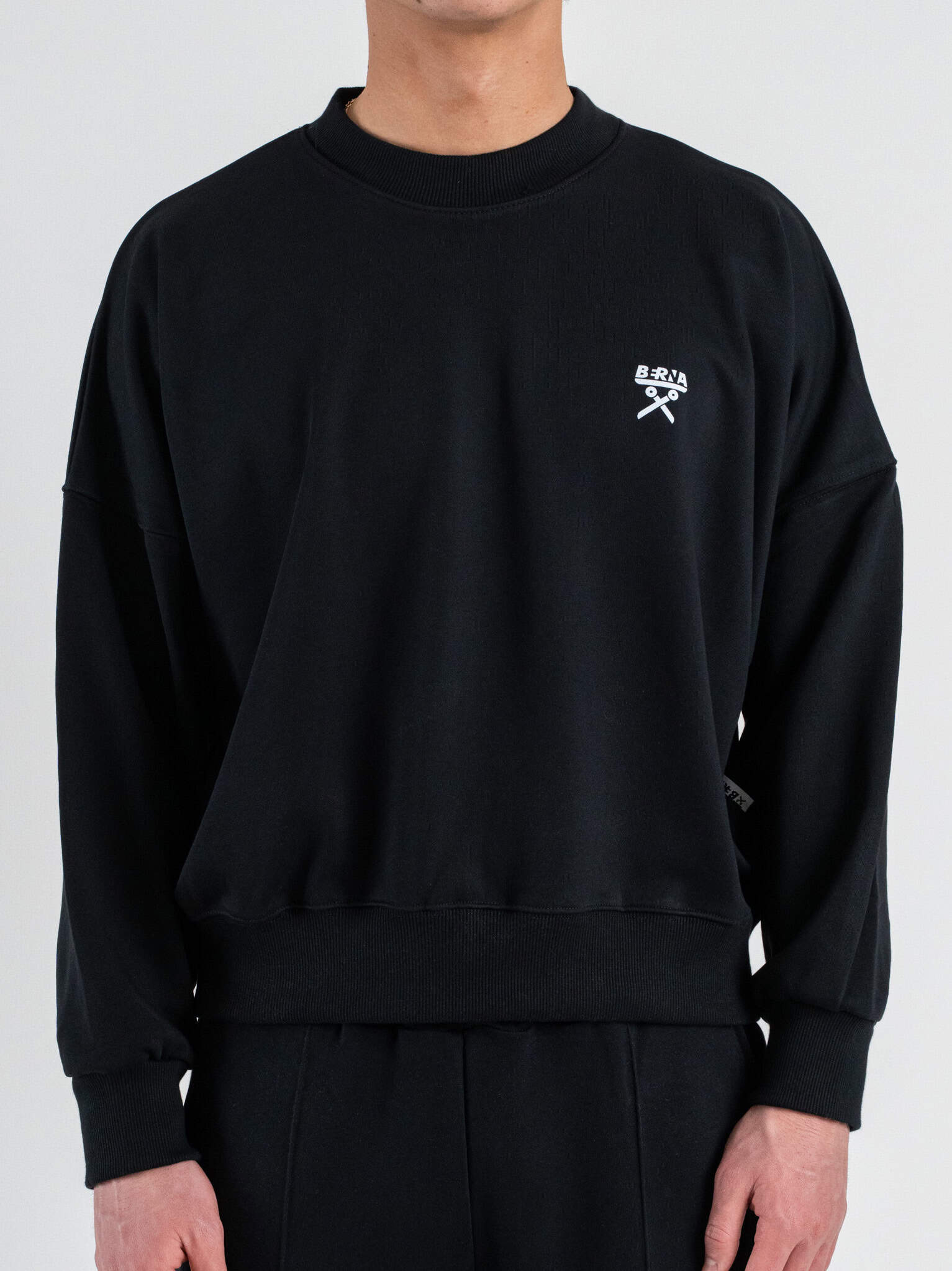 BERNA Felpa vintage fit in cotone leggero girocollo 261051 Nero