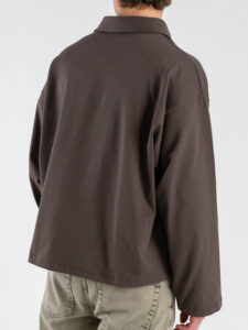 Polo over croppata in cotone con colletto e bottoni HM Cioccolato (5)