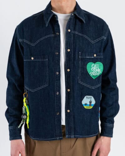 BERNA Camicia boxy in jeans con patch colorate 261228 Blu