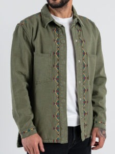 IMPERIAL Camicia regular con tasche e ricami colorati C84063P001 Army (2)