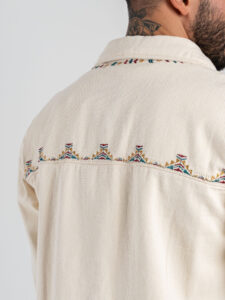 IMPERIAL Camicia regular con tasche e ricami colorati C84063P001 Sabbia (1)