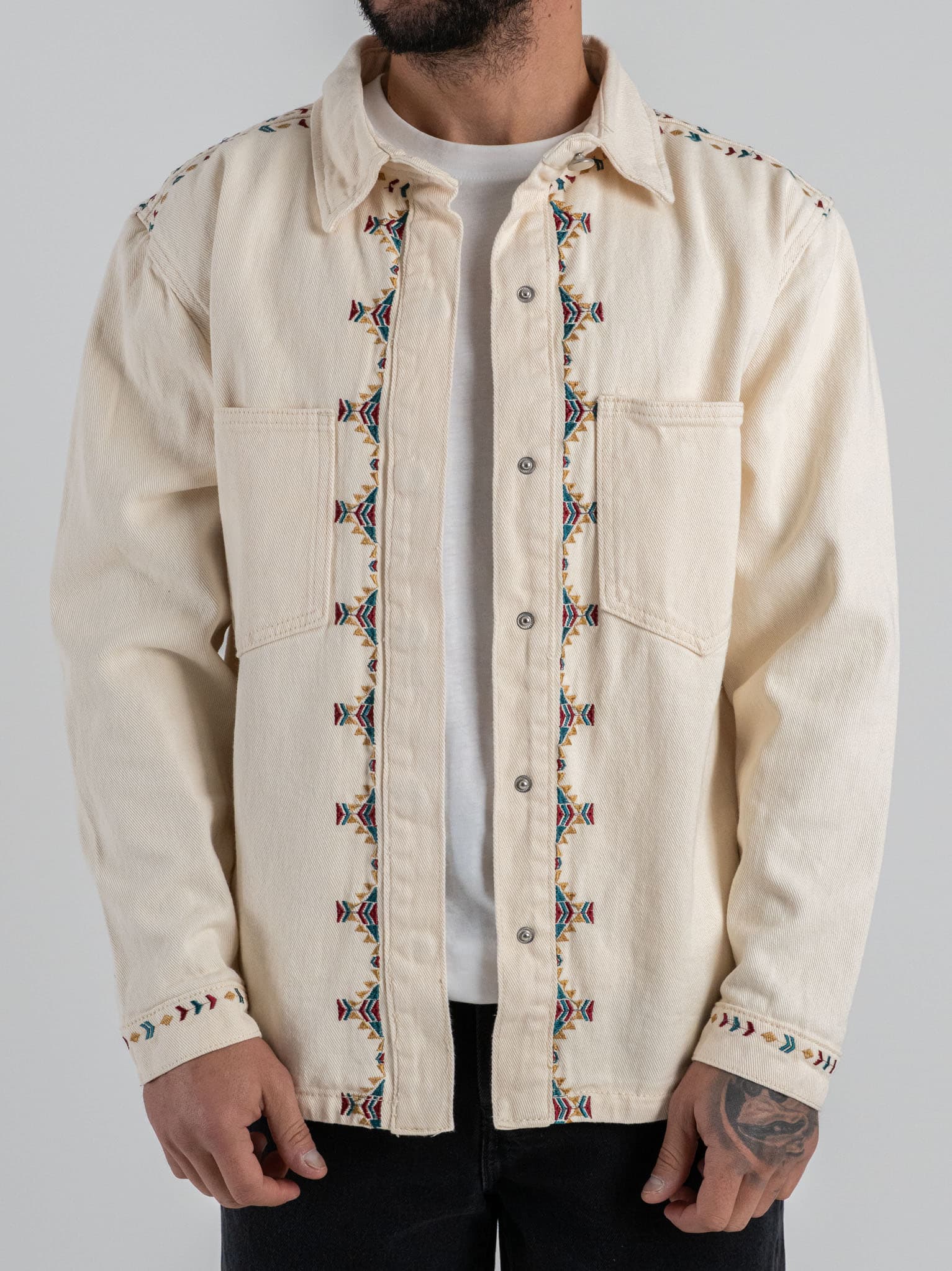 IMPERIAL Camicia regular con tasche e ricami colorati C84063P001 Sabbia