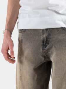 Jeans balloon con slavature sabbiate e cuciture in evidenza 537 Black (5)