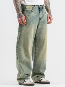 Jeans balloon fit con slavatura sabbiata 3159 (1)