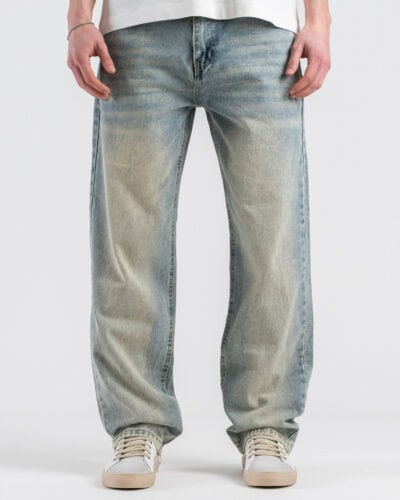 Jeans loose fit con lavaggio sabbiato 396B