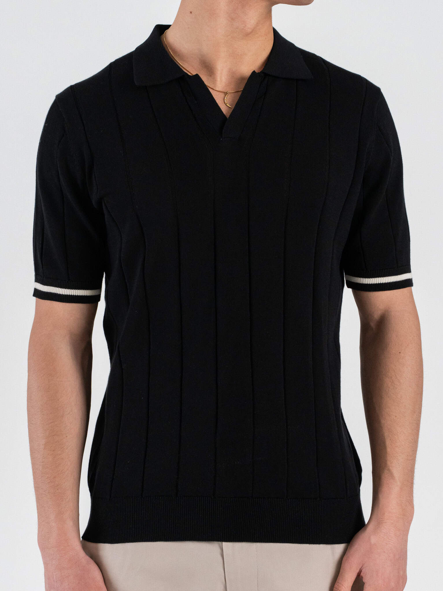 OVER-D Polo regular mezza manica con collo a V OC1S2S6M38 Nero