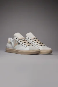 V2 Sneakers a suola bassa in pelle bianca con V a contrasto e tallone in camoscio beige SUBIV2 Beige 2