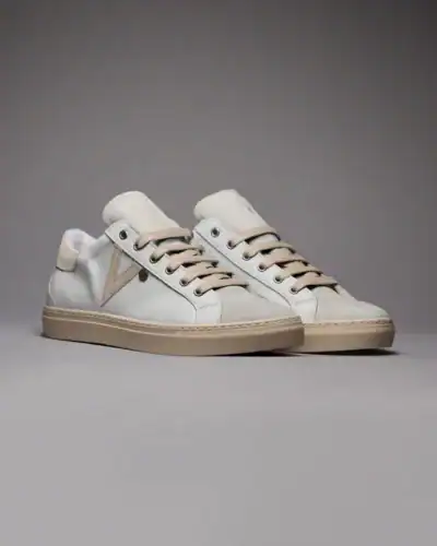 V2 Sneakers a suola bassa in pelle bianca con V a contrasto e tallone in camoscio beige SUBIV2 Beige