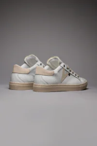 V2 Sneakers a suola bassa in pelle bianca con V a contrasto e tallone in camoscio beige SUBIV2 Beige 3