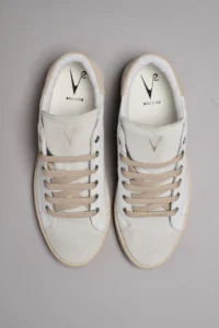 V2 Sneakers a suola bassa in pelle bianca con V a contrasto e tallone in camoscio beige SUBIV2 Beige 5