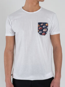 V2 T-shirt basica con taschino fantasia 500 TUBIT15 Bianca (3)