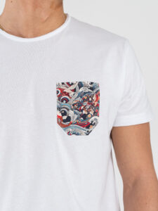 V2 T-shirt basica con taschino fantasia giapponese TUBIT23 Bianca (4)