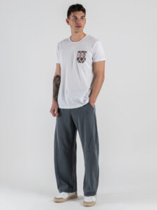 V2 T-shirt basica con taschino fantasia indiana TUBIT20 Bianca (1)