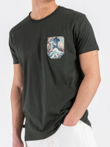 V2 T-shirt basica con taschino fantasia onde colorate TUMIL21 Militare (2)
