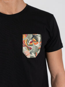 V2 T-shirt basica con taschino floreale TUNET14 Nera (4)