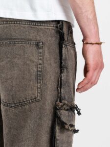 Coordinato over in cotone slavato giubbino in jeans sfrangiato + Jeans sfrangiati con tasconi 8195 Nero (12)