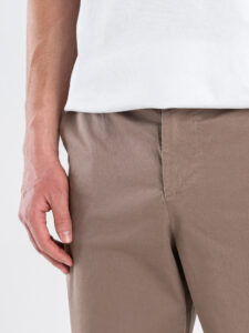 ESTASI Pantalone loose fit in cotone con elastico in vita BAGGIO EST Fango (7)