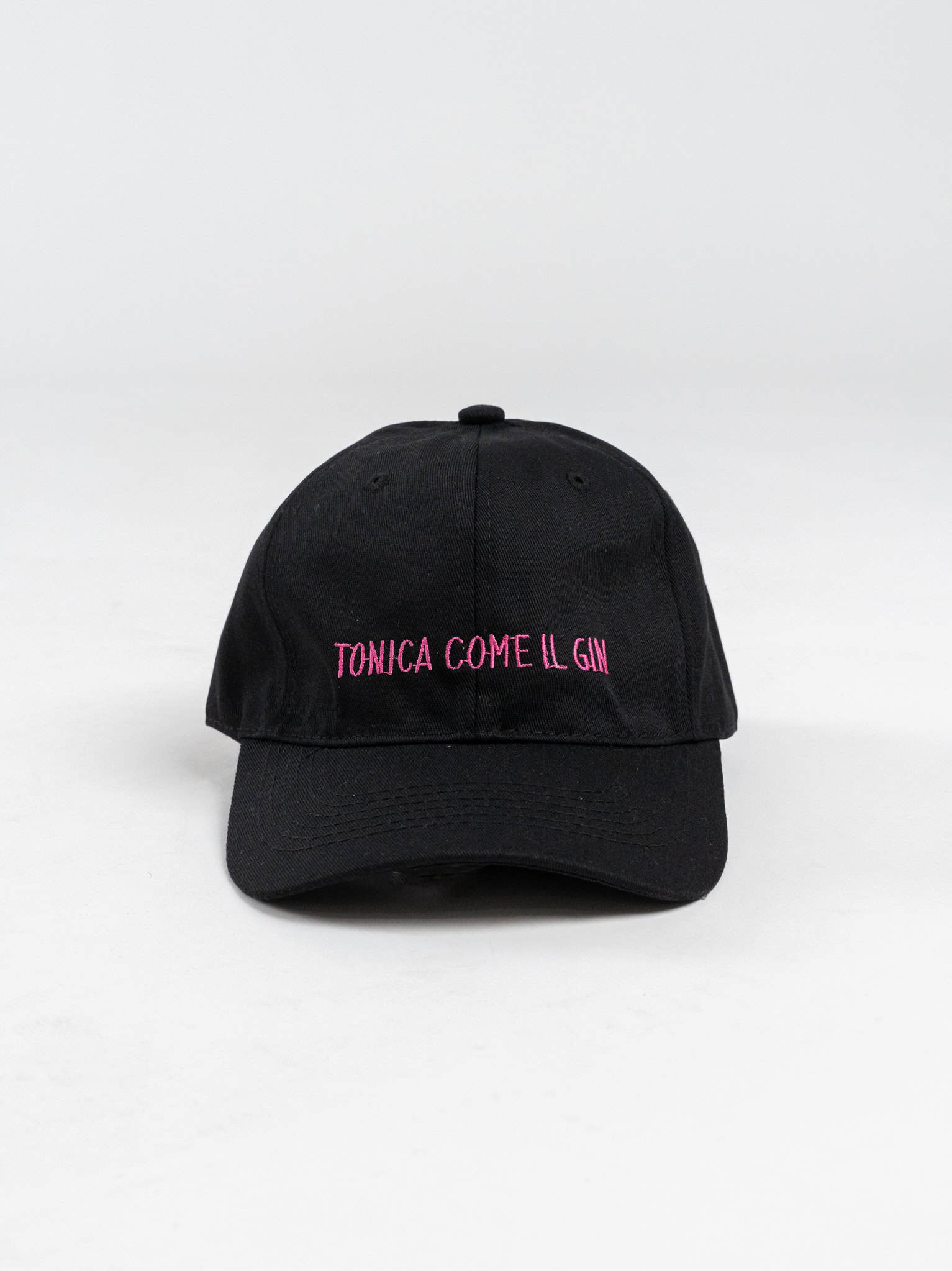 SUPERCULTURE Cappellino con visiera e ricamo "TONICA COME IL GIN" CAP-18 Nero