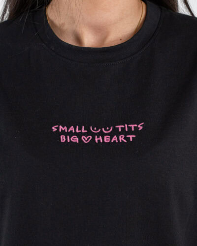 SUPERCULTURE T-shirt cropped da donna con ricamo "SMALL TITS BIG HEART" AW2039 Nera