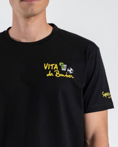 SUPERCULTURE T-shirt slim in cotone con ricamo lato cuore "VITA DA BOMBER" A1911 Nera