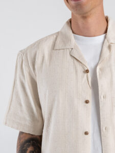 TELAMIRA Camicia over a mezze maniche con collo bowling e tessuto ricamato BTC06035 (3)