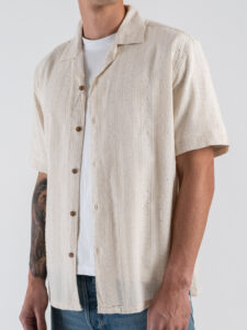 TELAMIRA Camicia over a mezze maniche con collo bowling e tessuto ricamato BTC06035 (4)