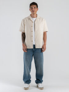 TELAMIRA Camicia over a mezze maniche con collo bowling e tessuto ricamato BTC06077 (1)