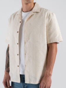 TELAMIRA Camicia over a mezze maniche con collo bowling e tessuto ricamato BTC06077 (4)