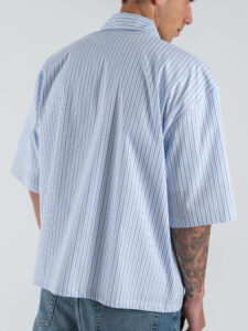 Camicia boxy fit a righe sottili, con taschino a mezza manica 7815 Blu (5)