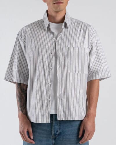 Camicia boxy fit a righe sottili, con taschino a mezza manica 7815 Moro