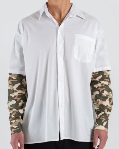 Camicia crop over doppia manica in fantasia camouflage Bianca