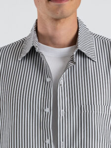 Camicia over in cotone croppata fantasia righe con tasca frontale 7801 Nero (3)