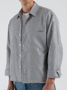 Camicia over in cotone croppata fantasia righe con tasca frontale 7801 Nero (4)
