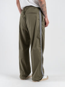 Coordinato over con Camicia stile adidas + Pantalone loose con coulisse MANDARIN Verde (10)