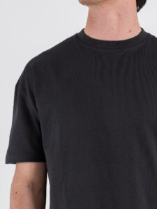 ESTASI T-shirt regular in cotone con spalla scesa SOLE Piombo (3)